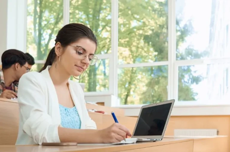 Online BBA Course DY Patil Mumbai for High-Demand Specializations